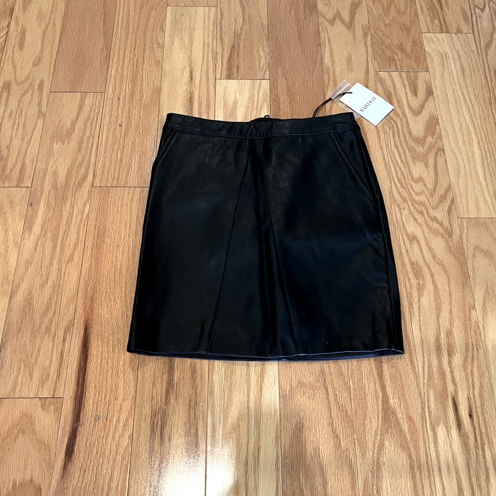 NWT⭐️⭐️ BARDOT faux leather mini-skirt